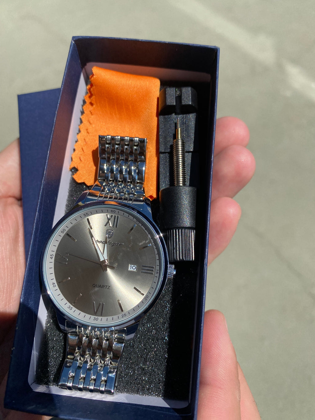 [Buy 1 get 2] Quartz watch and an All Black for free